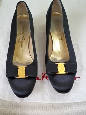 Salvatore Ferragamo Black Pumps with Gold Vara Buckle Satin